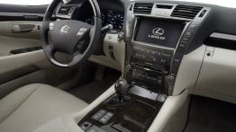 Lexus LS 2007 - pełny panel przedni
