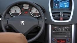 Peugeot 207 CC 2007 - kokpit