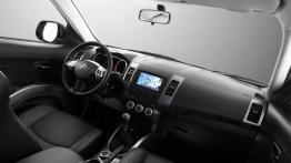 Citroen C-Crosser 2007 - widok ogólny wnętrza z przodu