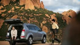 Citroen C-Crosser 2007 - tył - bagażnik otwarty