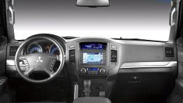Mitsubishi Pajero 2007 - pełny panel przedni