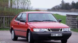 Saab 900 1997 - widok z przodu
