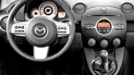 Mazda 2 3Dr. 2007 - kokpit