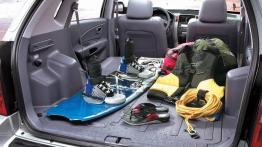 Hyundai Tucson 2007 - tylna kanapa złożona, widok z bagażnika