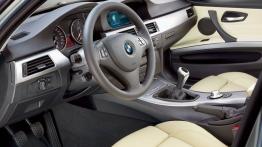 BMW Seria3 E90 2007 - widok ogólny wnętrza z przodu