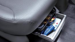 Hyundai Tucson 2007 - szuflada pod fotelem przednim
