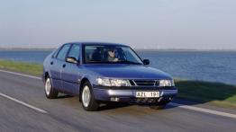 Saab 900 1997 - widok z przodu