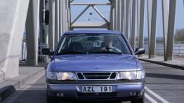 Saab 900 1997 - widok z przodu