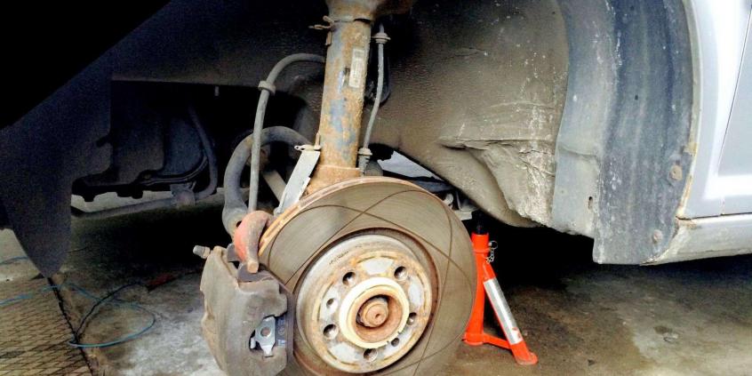 Zadanie na weekend: Jak samodzielnie wymienić zawieszenie?