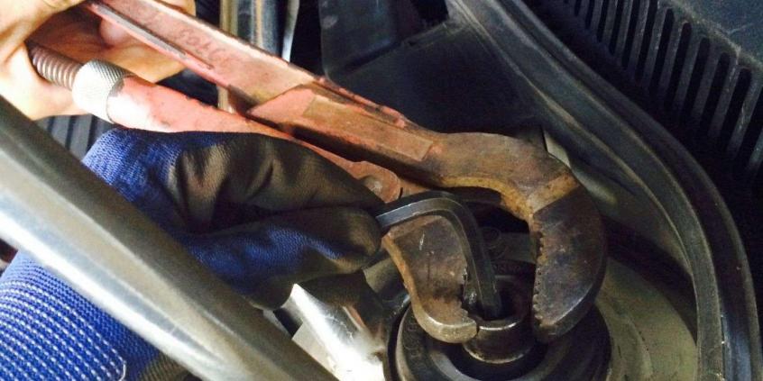 Zadanie na weekend: Jak samodzielnie wymienić zawieszenie?