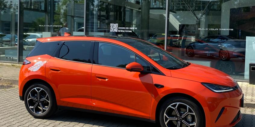 Test: BYD Dolphin G DM-i to miejski rodzynek. Ile pali hybryda plug-in z rozładowaną baterią?