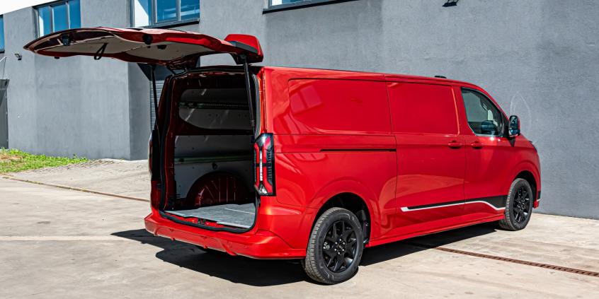 Test: Ford Transit Custom Van L1 PHEV Sport. Hybrydowy dostawczak to już nie fanaberia a wybór z rozsądku