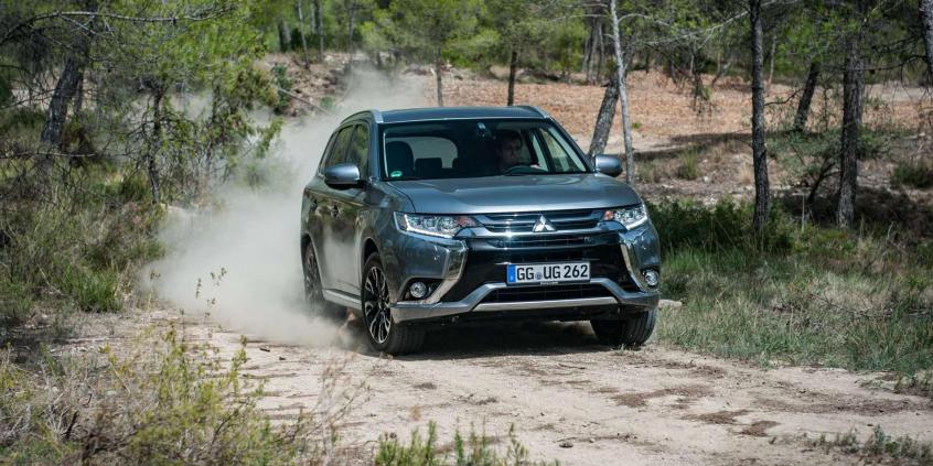 Mitsubishi Outlander PHEV (MY16) - dialog z klientem
