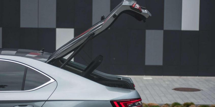 Skoda Superb 1.4 TSI ACT - miejska limuzyna