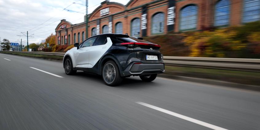 Toyota C-HR PHEV GR SPORT to przykład auta, które kupujemy oczami. Mnie kupiła czymś jeszcze