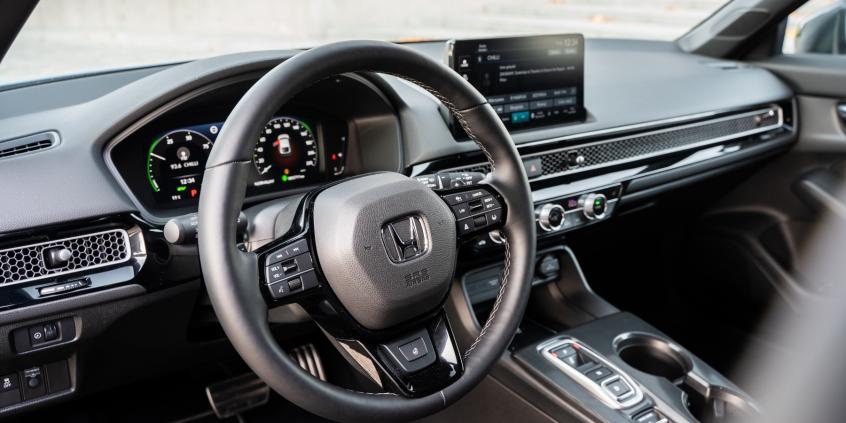 Honda Civic e:HEV Sport udowadnia, że hybryda też potrafi cieszyć. To wyjątkowe połączenie