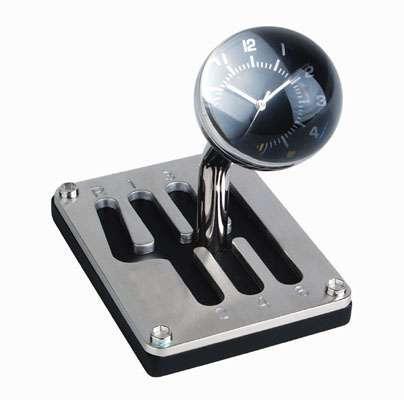 Pomysłowe prezenty dla fana motoryzacji pod choinkę