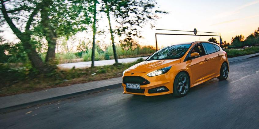 Ford Focus ST FL - pomarańczowy prowokator