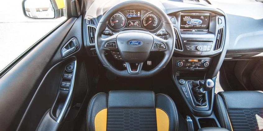 Ford Focus ST FL - pomarańczowy prowokator