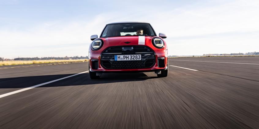 Historia napisana na nowo. MINI wskrzesza rajdowe barwy z 1965 roku w Victory Edition