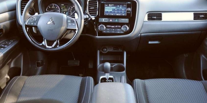 Mitsubishi Outlander 2.2 DID Intense Plus 4WD - Dla kierowcy