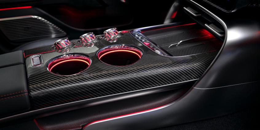 14-calowe ekrany i fizyczne sterowanie. Oto wnętrze nowego AMG GT 4-Door Coupé