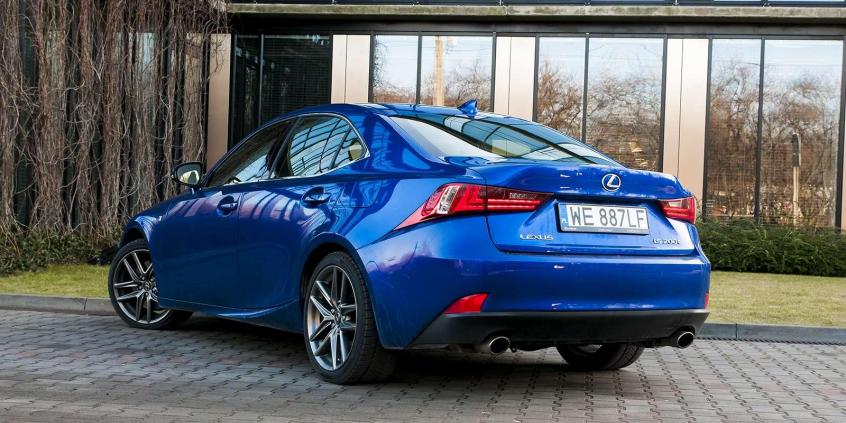 Lexus IS 200t - wojownik o gołębim sercu