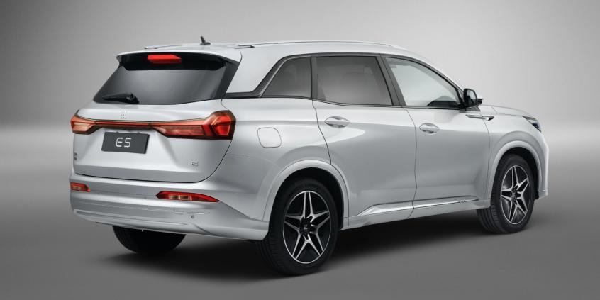 To najtańszy 7-osobowy SUV PHEV? Kosztuje tylko 109 900 zł