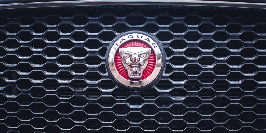 Jaguar XF - czarny charakter