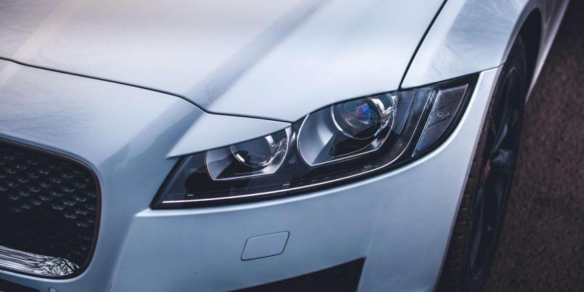 Jaguar XF - czarny charakter