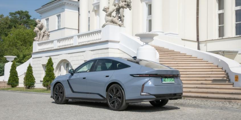 Pierwsza jazda: Lexus ES 500e AWD Prestige ma poważne zadanie i wszelkie atuty by mu sprostać