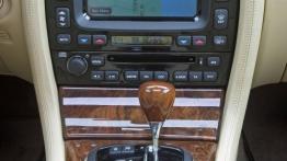 Jaguar XJ8 - konsola środkowa