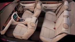 Jaguar XJ8 - widok ogólny wnętrza z przodu