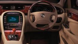 Jaguar XJ8 - kokpit