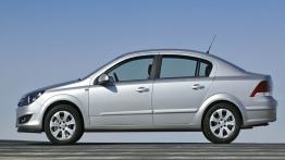 Opel Astra H Sedan 1.6 i 16V 105KM 77kW 2007-2008