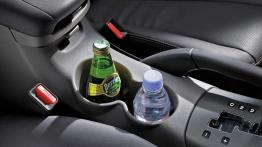 Hyundai Sonata 2008 - tunel środkowy między fotelami