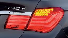BMW 7 2008 - prawy tylny reflektor - włączony
