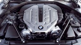 BMW 7 2008 - silnik