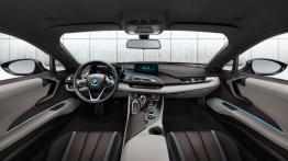 BMW chwali się technologiami w modelu i8