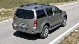 Nissan Pathfinder 2008 - widok z tyłu