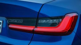 BMW seria 3 (2018) - prawy tylny reflektor - w??czony