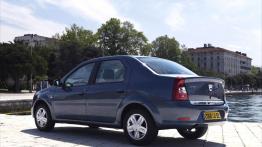 Dacia Logan 2008 - widok z tyłu