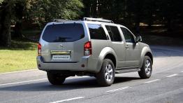 Nissan Pathfinder 2008 - widok z tyłu