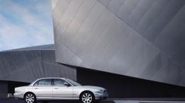 Jaguar XJ8 - prawy bok