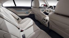 Mercedes-Benz CLS (2018) - widok ogólny wnętrza z przodu