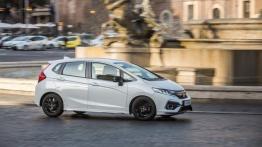 Honda Jazz Dynamic 1.5 i-VTEC (2018) - prawy bok