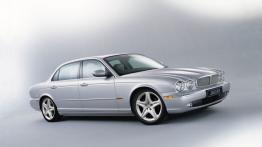 Jaguar XJ8 - widok z przodu