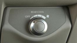 Subaru Tribeca 2008 - panel sterowania wentylacją i nawiewem