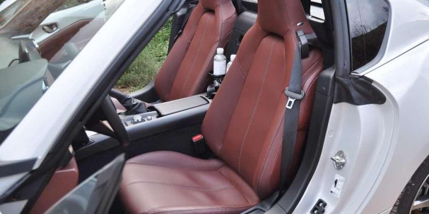 Mazda MX-5 RF – Trochę cabrio, trochę coupe