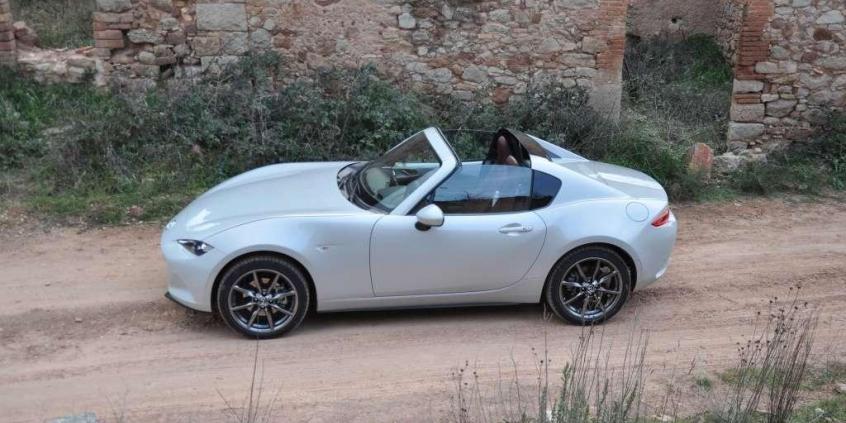 Mazda MX-5 RF – Trochę cabrio, trochę coupe